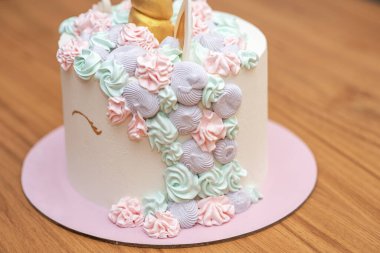 Tek boynuzlu at pastası..