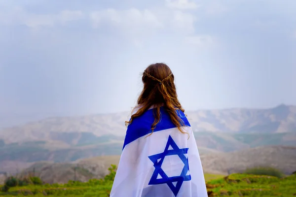 Jüdisches Mädchen mit israelischer Flagge. Stockbild