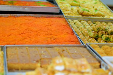 Pazarda Arap tatlıları.