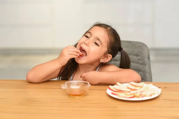 Little Girl Eating Apple With Honey. — Stock Photo, Image