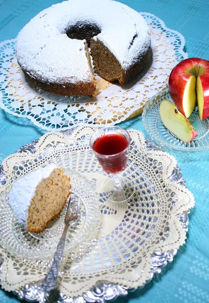 Apple cake with homemade liquor treat 2 — Stock Photo, Image