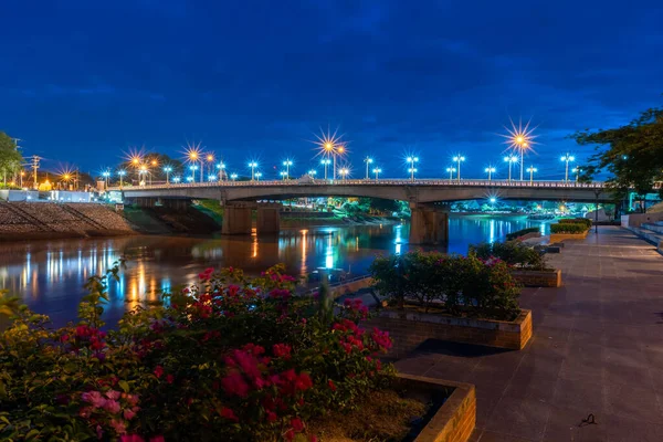 Serata Naturale Vista Fiume Nan Ponte Naresuan Nel Parco Rilassanti — Foto Stock