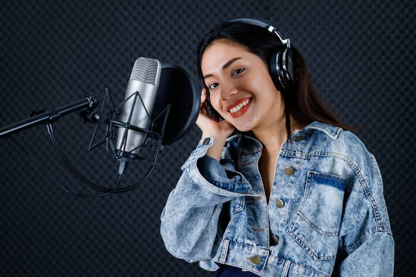 Happy Cheerful Pretty Smiling Portrait Young Asian Woman Vocalist Wearing — Stock Photo, Image