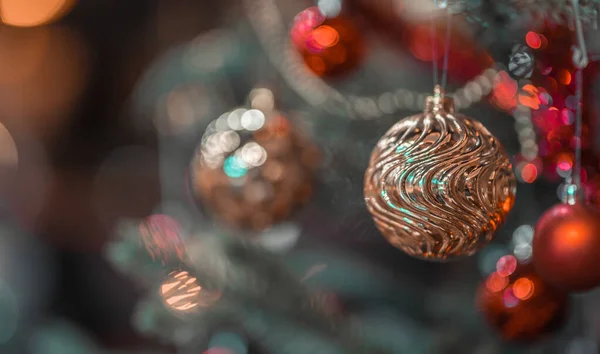 Веселі Різдвяні Ялинки Крупним Планом Барвисті Кульки Подарункова Коробка Різдвяні — стокове фото