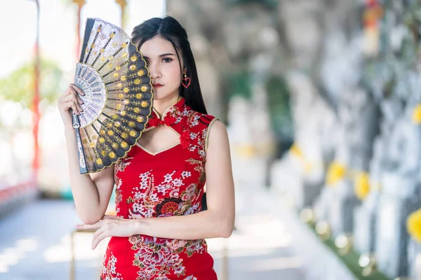 장식을 축제를 제품을 아시아젊은 여성의 아름다운 — 스톡 사진