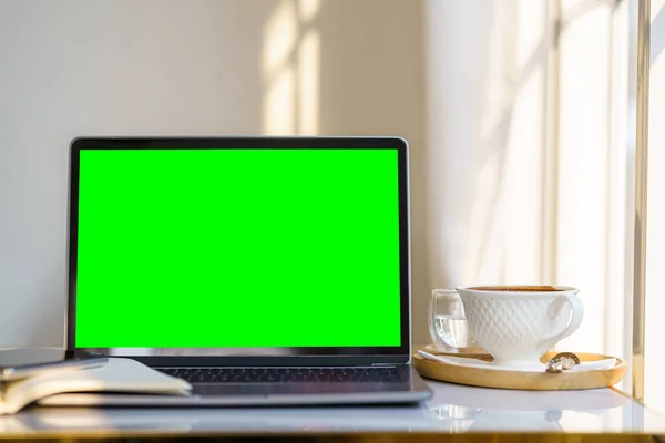 Mockup Laptop Computer Empty Screen Notebook Coffee Cup Smartphone Table — Stock Photo, Image