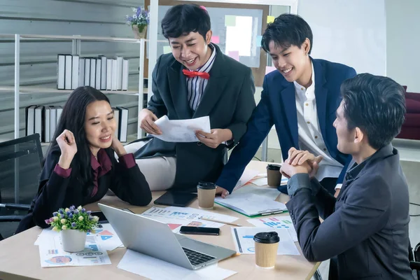Trabalhadores Felizes Bem Sucedidos Grupo Empresários Asiáticos Com Diversos Gêneros — Fotografia de Stock