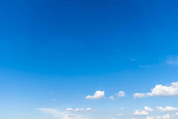 สวยงาม Airatmosphere นหล าสดใสเน อเย ดเจนนามธรรมท เมฆส ขาว — ภาพถ่ายสต็อก