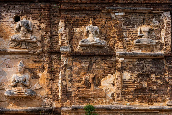 Oude Oude Stucpatronen Stucwerk Boeddha Engel Figuren Aan Buitenkant Van — Stockfoto