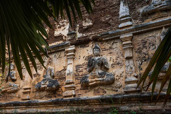 Oude Oude Stucpatronen Stucwerk Boeddha Engel Figuren Aan Buitenkant Van — Stockfoto