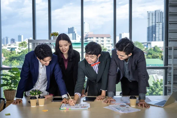 Trabalhadores Felizes Bem Sucedidos Grupo Parceiros Negócios Asiáticos Com Diversos — Fotografia de Stock