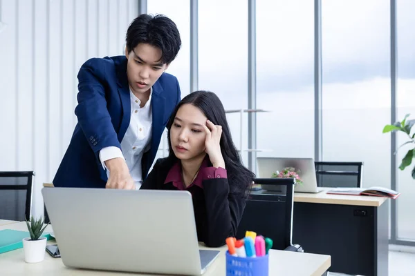 Stressade Affärspartners För Att Pojke Lesbisk Och Affärskvinna Arbetar Och — Stockfoto