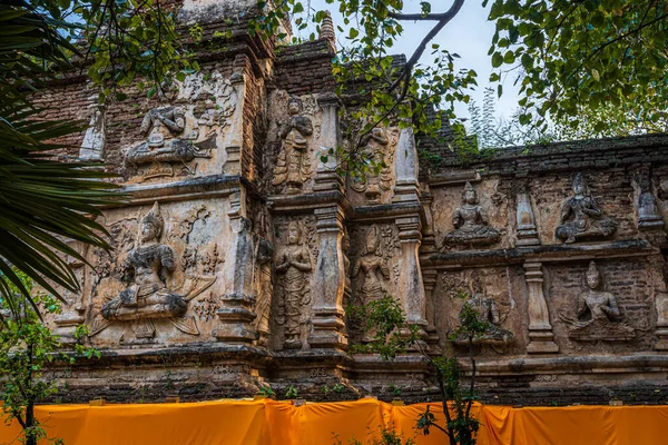 Régi Ősi Stukkó Minták Stukkó Buddha Angyal Figurák Maha Chedi — Stock Fotó