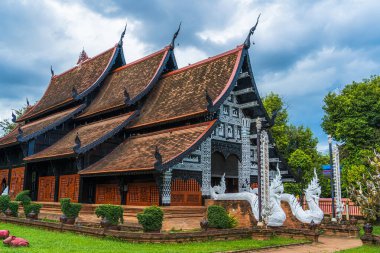 Wat Lok Moli bir Budist tapınağıdır. Tayland 'ın Chiang Mai şehrinde kadim bir Tayland sanatıdır.