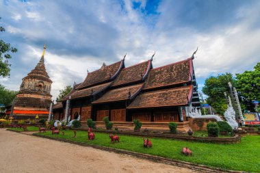 Wat Lok Moli bir Budist tapınağıdır. Tayland 'ın Chiang Mai şehrinde kadim bir Tayland sanatıdır.