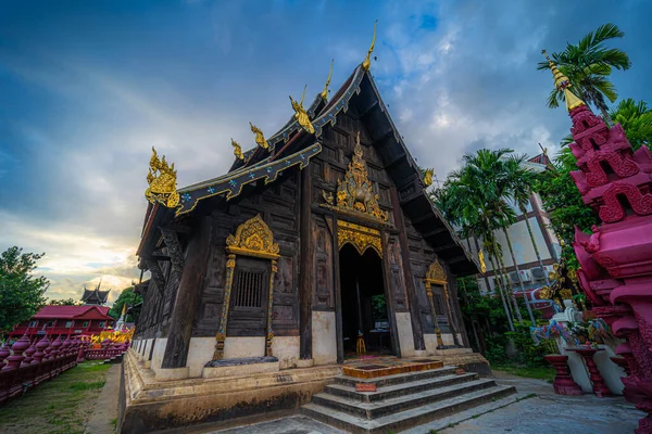 Hermosa Pagoda Color Dorado Antiguo Templo Phan Tao Templo Buddhist — Foto de Stock