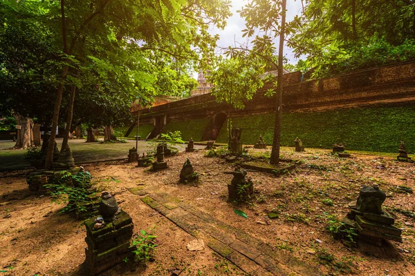 Túnel Antigo Wat Umong Suan Puthanatham Templo Budista Uma Grande — Fotografia de Stock