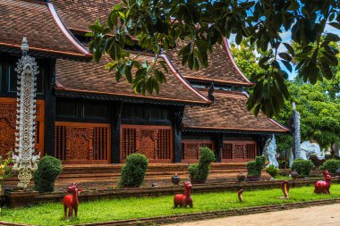 Wat Lok Moli bir Budist tapınağıdır. Tayland 'ın Chiang Mai şehrinde kadim bir Tayland sanatıdır.
