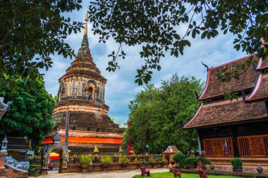 Wat Lok Moli bir Budist tapınağıdır. Tayland 'ın Chiang Mai şehrinde kadim bir Tayland sanatıdır.