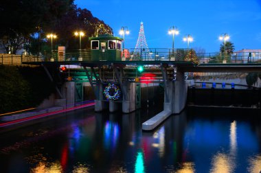 Tekne ile Riverwalk kilit