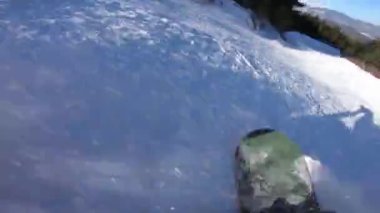 Snowboardcu Snowboard 'da Hareket Ediyor, Gölgesi Eşzamanlı Karda Önünde Hareket Ediyor