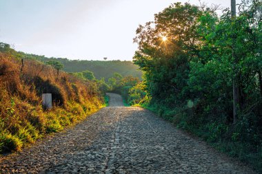 Tiradentes Minas Gerais 'deki Serra de So Jos' un taş sokakları. Brezilya.