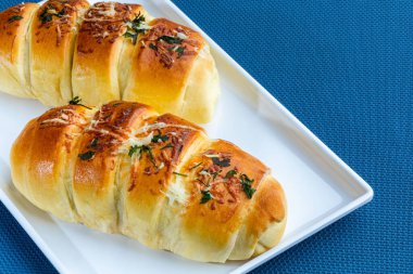 Fırın tuzlu ve kasaplık. Jambon ve mozzarella peynirli patates ekmeği. Brezilya yemeği..