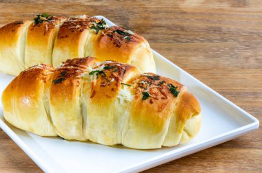 Fırın tuzlu ve kasaplık. Jambon ve mozzarella peynirli patates ekmeği. Brezilya yemeği..