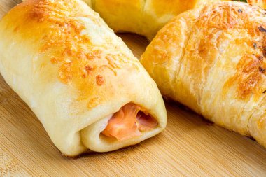 Peynirli ve jambonlu Brezilya yemeği..