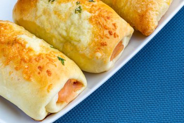 Peynirli ve jambonlu Brezilya yemeği..