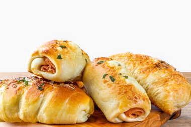 Brezilya 'nın tipik tuzlu atıştırmalıkları. Seçici odaklanma. Mesaj için yer var. Beyaz arkaplan.