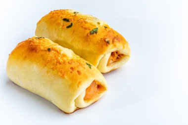 Brezilya 'nın tipik tuzlu atıştırmalıkları. Seçici odaklanma. Mesaj için yer var. Beyaz arkaplan.