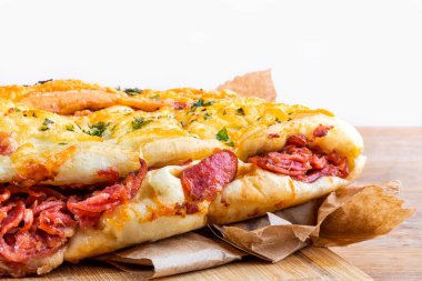 Brezilya 'nın tipik biberli, biberli ve İtalyan Focaccia soslu baharatlı atıştırmalıkları..