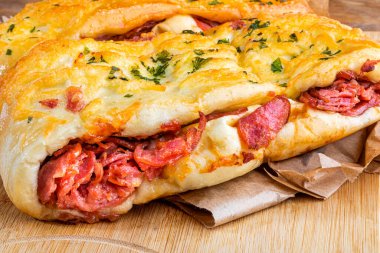 Brezilya 'nın tipik biberli, biberli ve İtalyan Focaccia soslu baharatlı atıştırmalıkları..