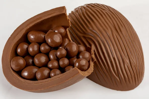 Бразильское Пасхальное Шоколадное Яйцо Белом Фоне — стоковое фото