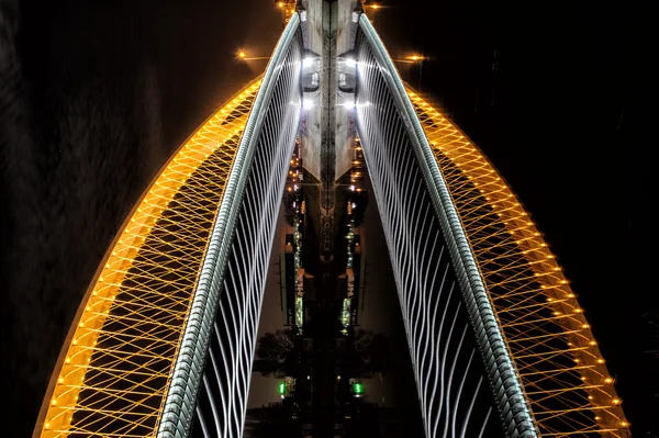 Troja-Brücke in Prag als Illusion eines Wolkenkratzers Stockbild