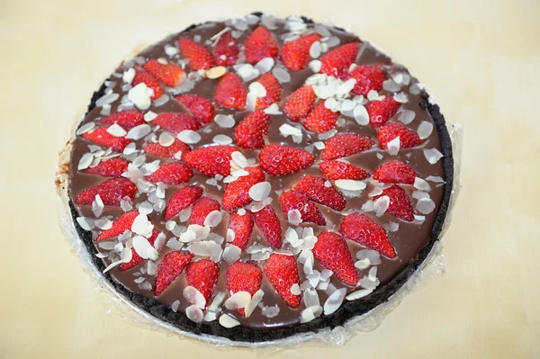 Strawberry pie with chocolate and almond — Stock Photo, Image