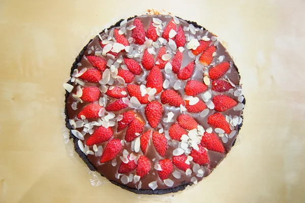 Strawberry pie with chocolate and almond — Stock Photo, Image