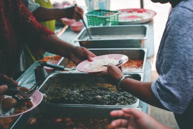 Yoksulluk kavramı: Yoksulları doyurmak