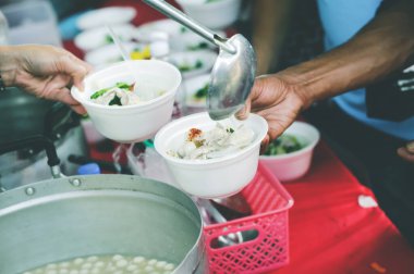Toplumdaki muhtaçları elle beslemek: Beslenme kavramı