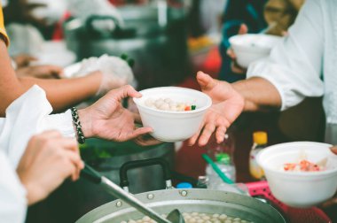 Yoksullara ve açlara yiyecek bağışla: Beslenme kavramı