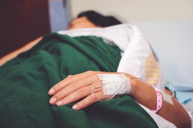 Grip olan hastalar hastanede tedavi görüyorlar: sağlık tedavisi kavramı.