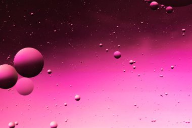 Karışık su ve petrolün güzel soyut arkaplanı