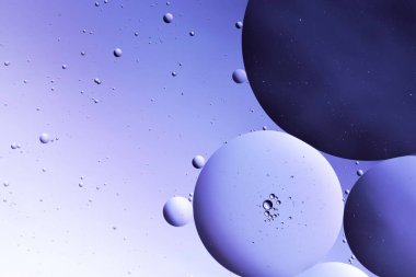 Karışık su ve petrolün güzel soyut arkaplanı