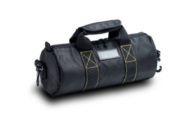 silindir siyah çanta beyaz arkaplanda izole edildi