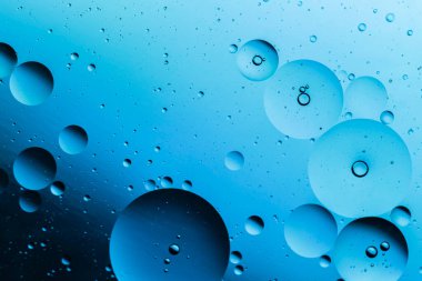 Su yüzeyindeki petrol soyutlaması