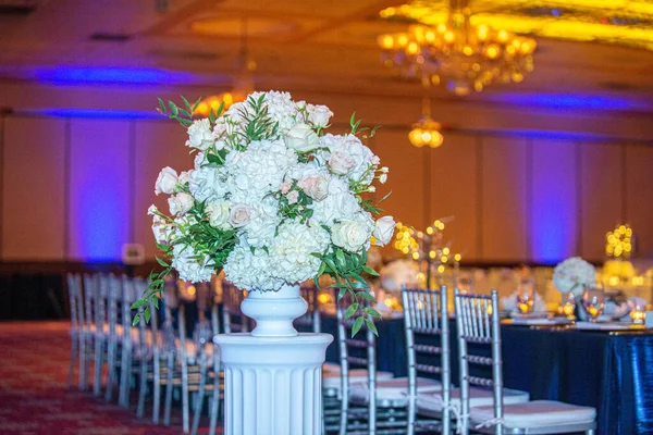 White Hydrangea Pink Flowers Centerpiece Wedding Reception — Stock Photo, Image