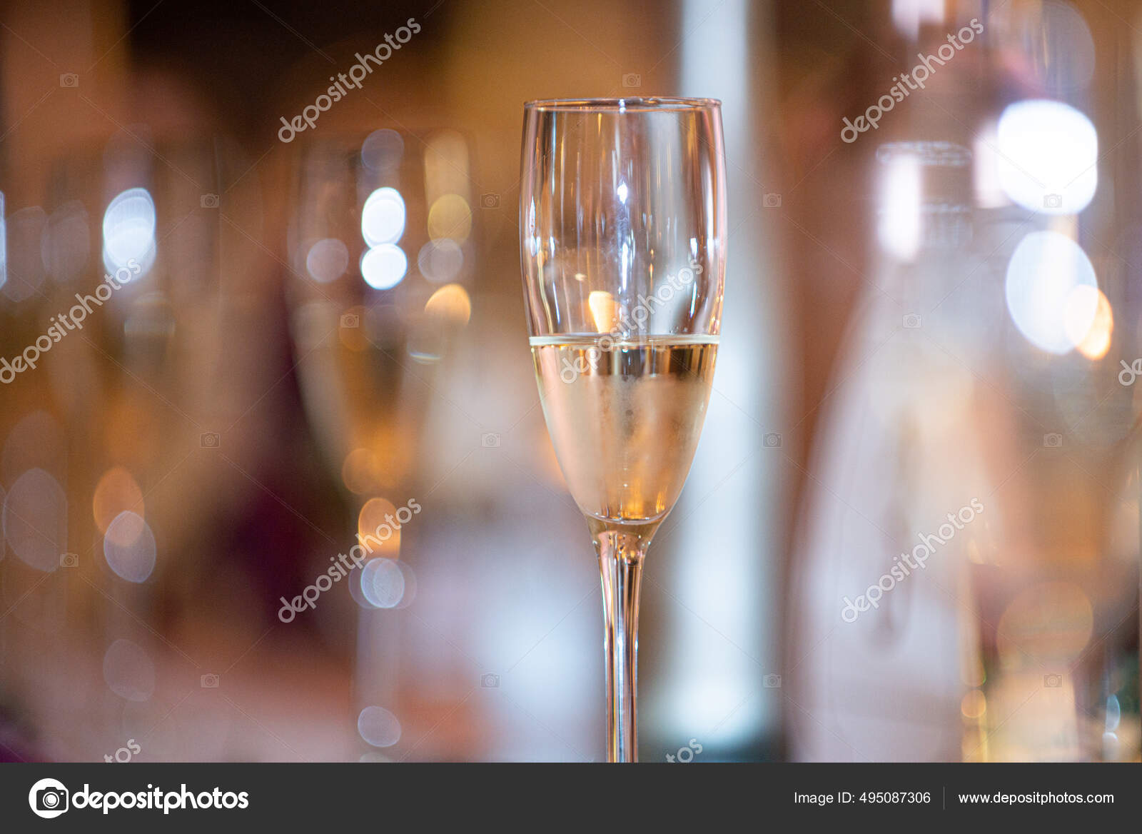 https://st2.depositphotos.com/26566412/49508/i/1600/depositphotos_495087306-stock-photo-champagne-filled-glasses-lined-ready.jpg