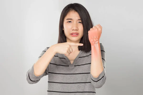 Joven Asiático Mujer Muñeca Huesos Dolor Gris Fondo — Foto de Stock