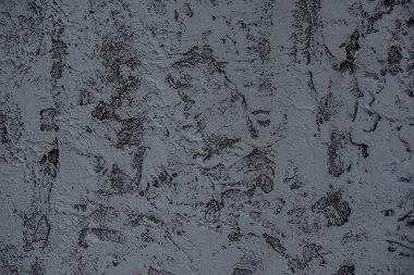 Gri alçılı duvar.